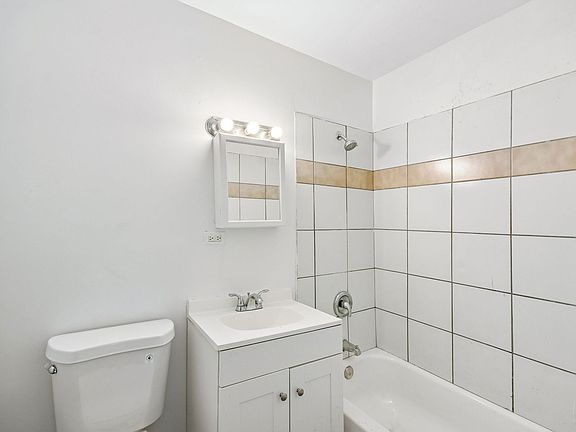 3rd image of 1830 S Karlov Ave APT 302