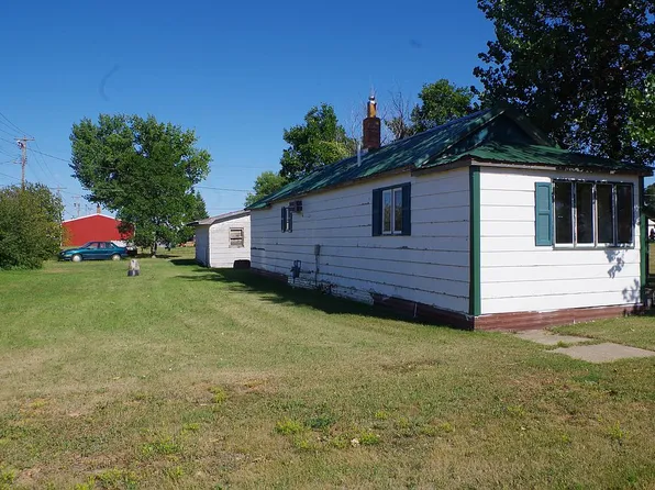 110 S 3rd St, Glen Ullin, ND 58631