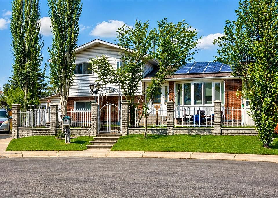 1st image of 204 S Whiteview Close NE
