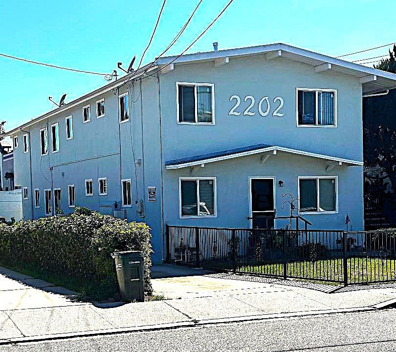 1st image of 2202 Mathews Ave