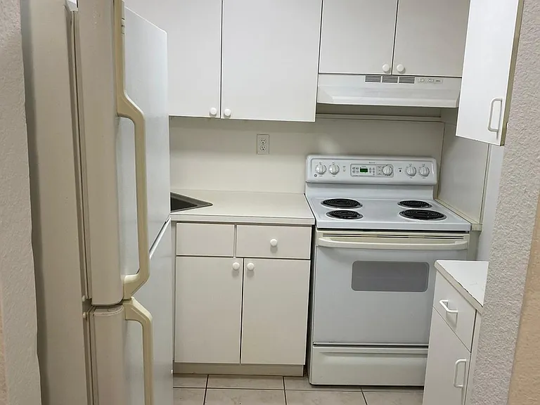 666 W 81st St #107-45F-1 — Photo 13