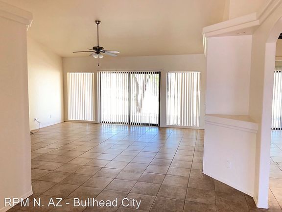 5th image of 2104 E Crystal Dr