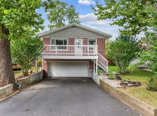 1028 Idlewild Dr, Round Lake Beach, IL 60073