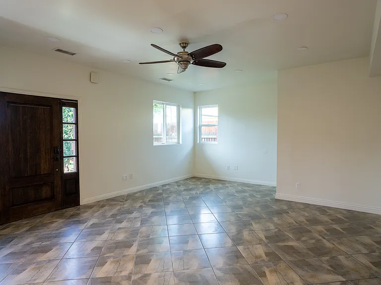 6734 Tampa Ave — Photo 9