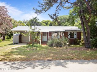 204 Cedar St, Emerald Isle, NC 28594