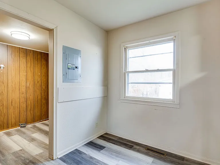 1616 E Funston St — Photo 15
