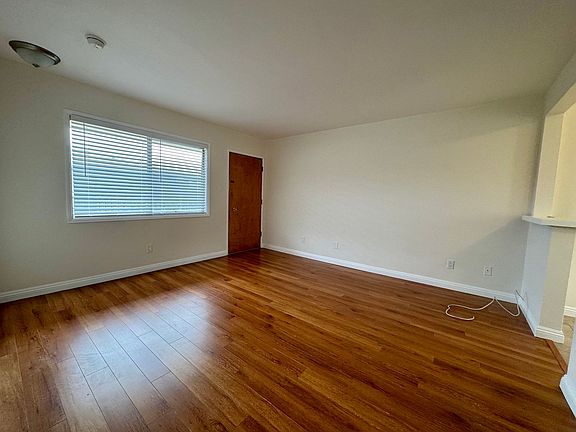 4th image of 1640 Colby Ave #1640-10