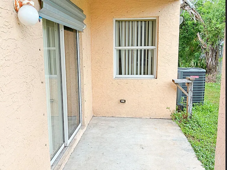 647 Latona Ave — Photo 3