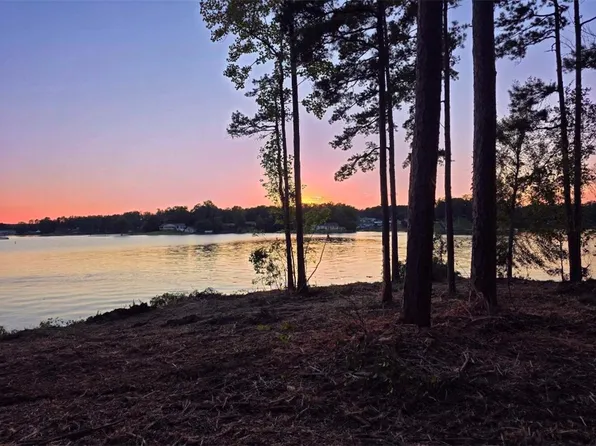 12 Creek Point Dr, Abbeville, SC 29620
