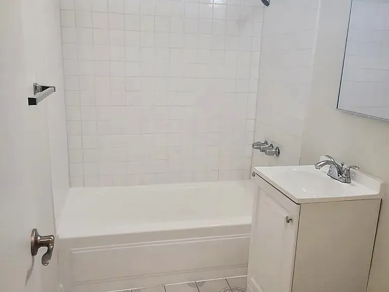 6510 Marbrisa Ave #D — Photo 30