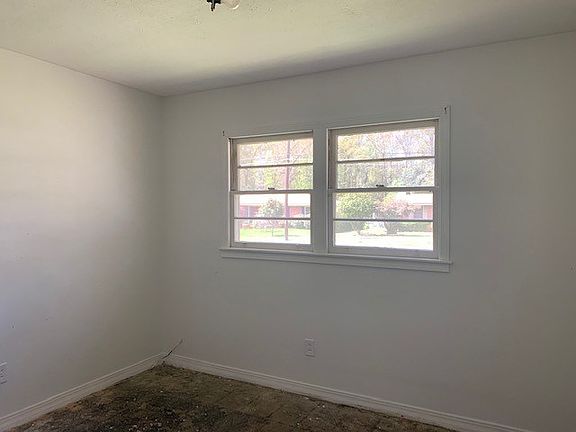 3rd image of 2009 Woodland Dr