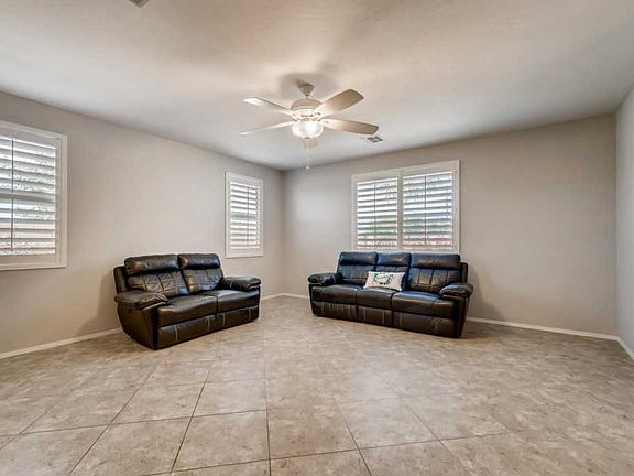 5th image of 924 W Desert Hollow Dr