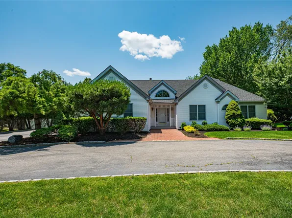 31 Elderwood Drive, Saint James, NY 11780