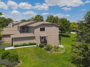 541 Stone Gate Cir, Schaumburg, IL 60193