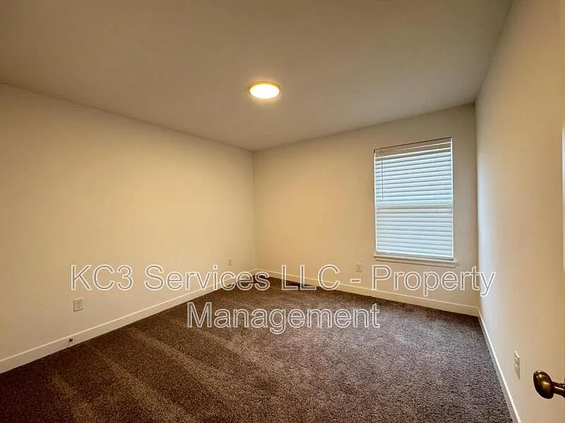 Building Photo - 3722 SW Knoxville Ct