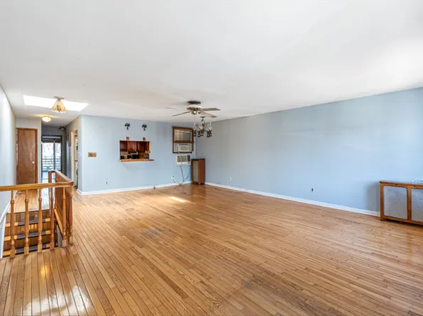 83-18 Parsons Boulevard image 4 of 18