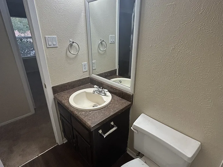 1105 Saturn Dr — Photo 8