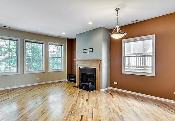 2nd image of 1763 W Morse Ave APT 2E