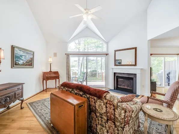 13 Laurel Hill Ct Unit 13, Buzzards Bay, MA 02532