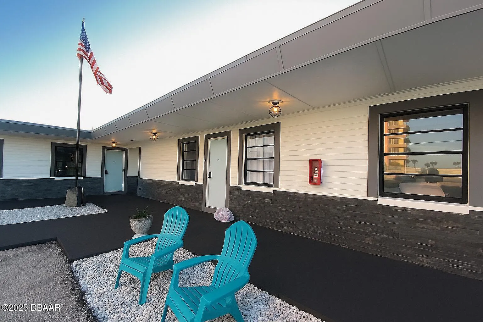 1 bed, 1.0 bath, 300 sqft, $1,900 — Photo 1