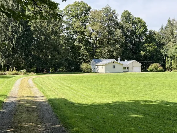 149 Sleepy Hollow Dr, Franklin, PA 16323