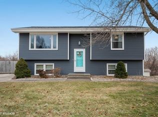 421 10th Ave NW, Altoona, IA 50009