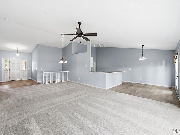 4th image of 2114 Farnsworth Dr #B