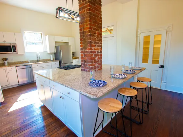 606 May St, Palestine, TX 75801