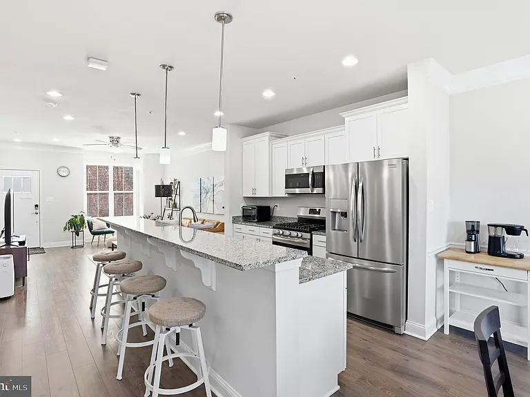 7140 Banbury Dr — Photo 9