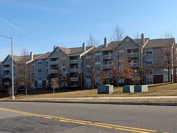 5th image of 3502 Commodore Joshua Barney Dr NE #401