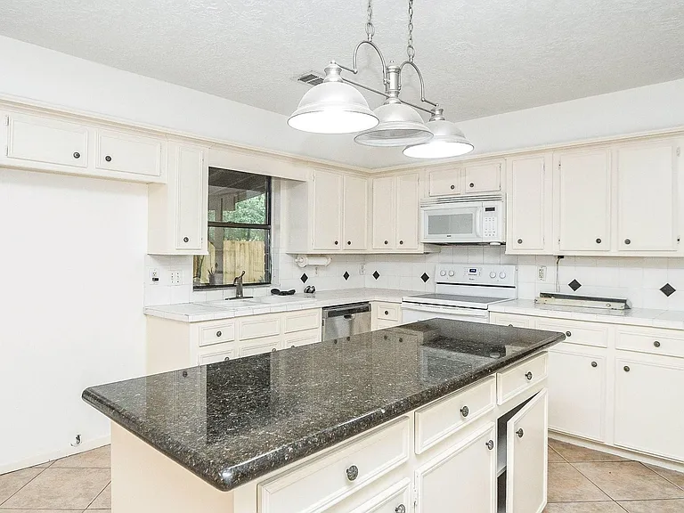 6702 Spring Leaf Dr — Photo 35