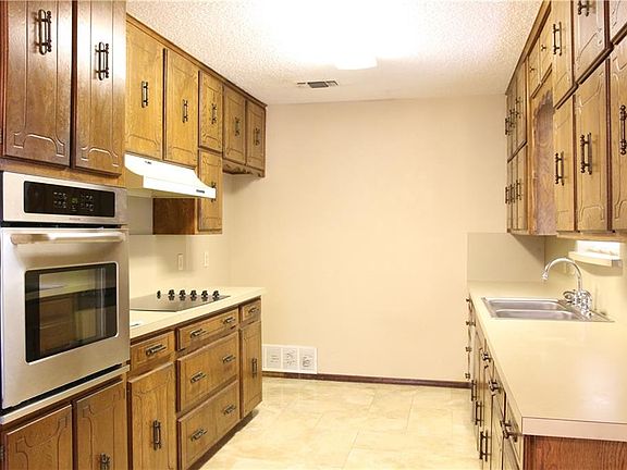 5th image of 1716 Post Oaks Dr