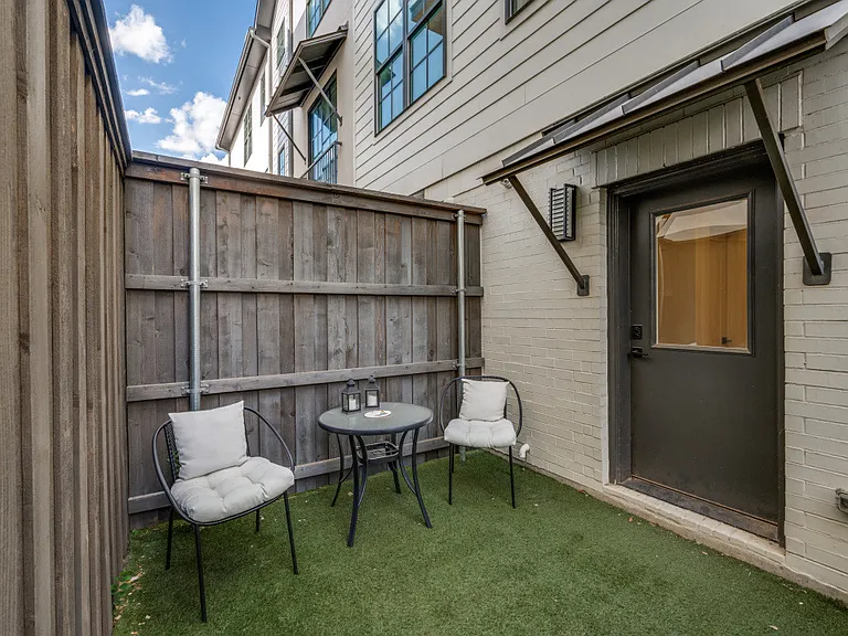 4220 Hawthorne Ave #103 — Photo 23