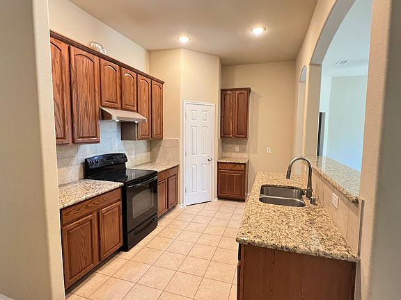 5th image of 1111 Oakbrook St