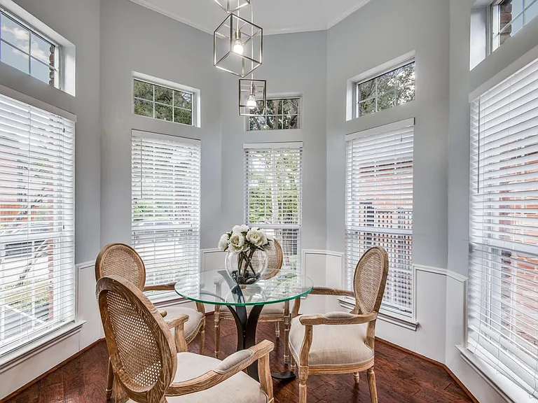 Kitchen dining area