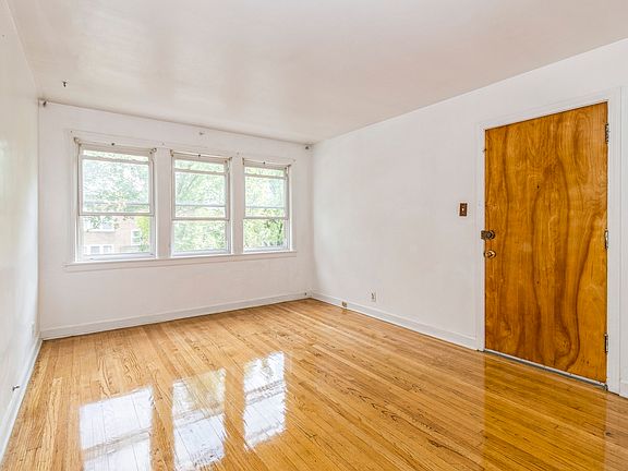 3rd image of 2828 W Farragut Ave APT 2E