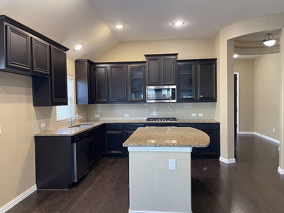 4th image of 2813 Acacia Ln