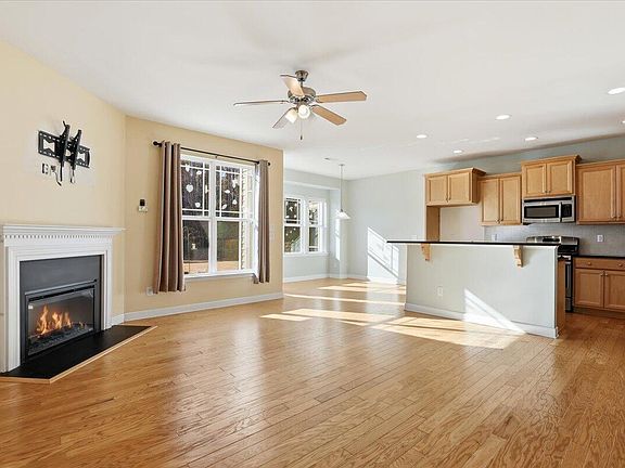 3rd image of 128 Wembley Dr