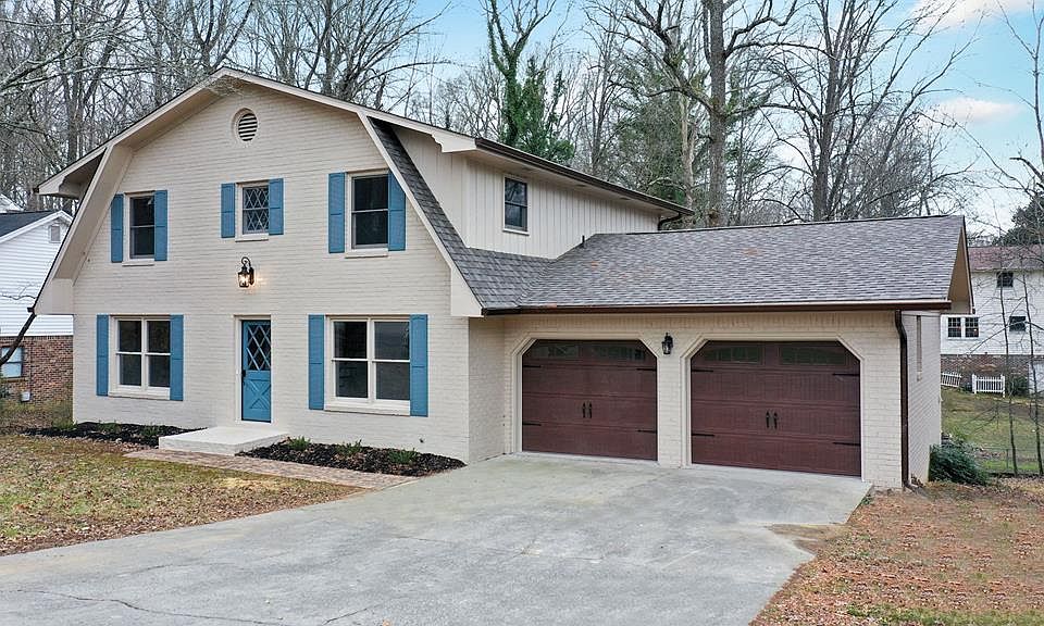 1st image of 604 Arrow Dr NE