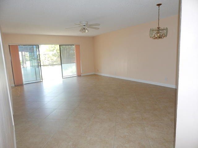1st image of 170 SE 7th St APT 1