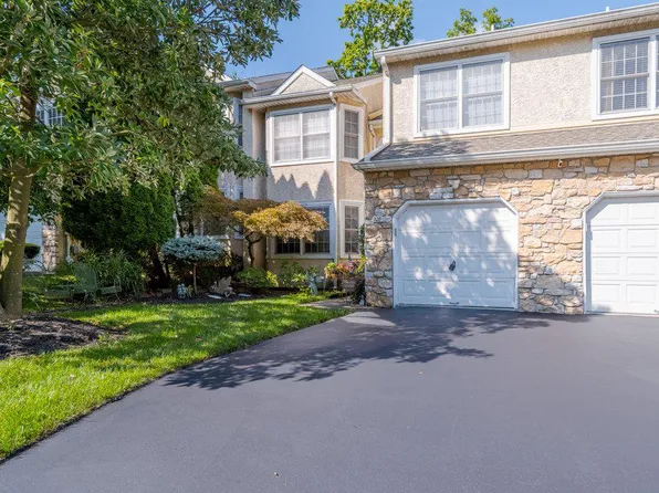 228 Crystal Ct, Blue Bell, PA 19422