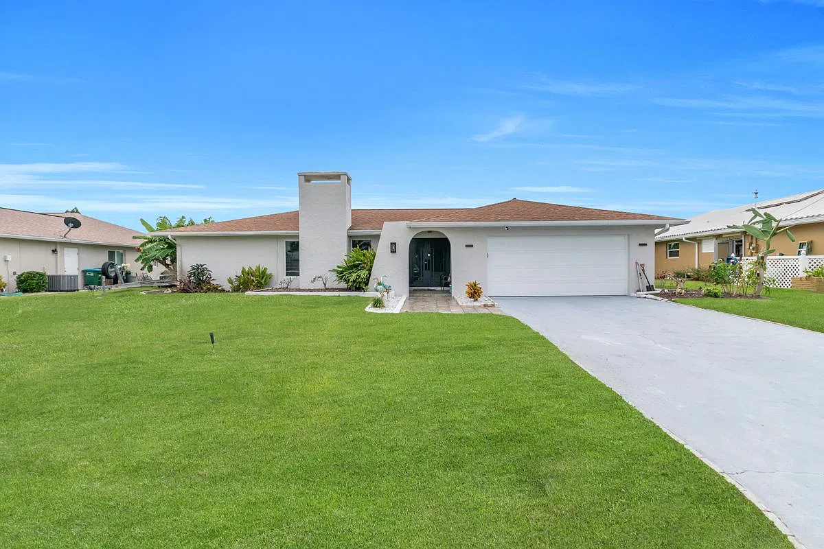 3 bed, 2.0 bath, 1696 sqft, $4,500 — Photo 4