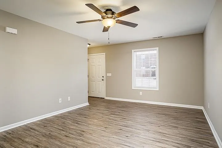 2 bed, 2.5 bath, 1250 sqft, $1,200 — Photo 3