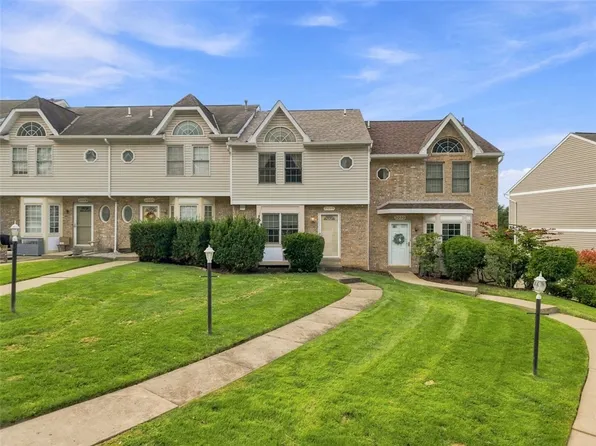 3033 Estate Dr, Oakdale, PA 15071