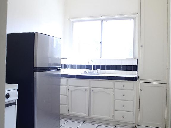 5th image of 5916 Willoughby Ave #3/4