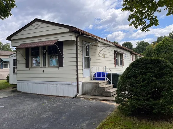 31 Lamplighter Ln #31, Springfield, MA 01119