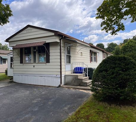 31 Lamplighter Ln #31, Springfield, MA 01119