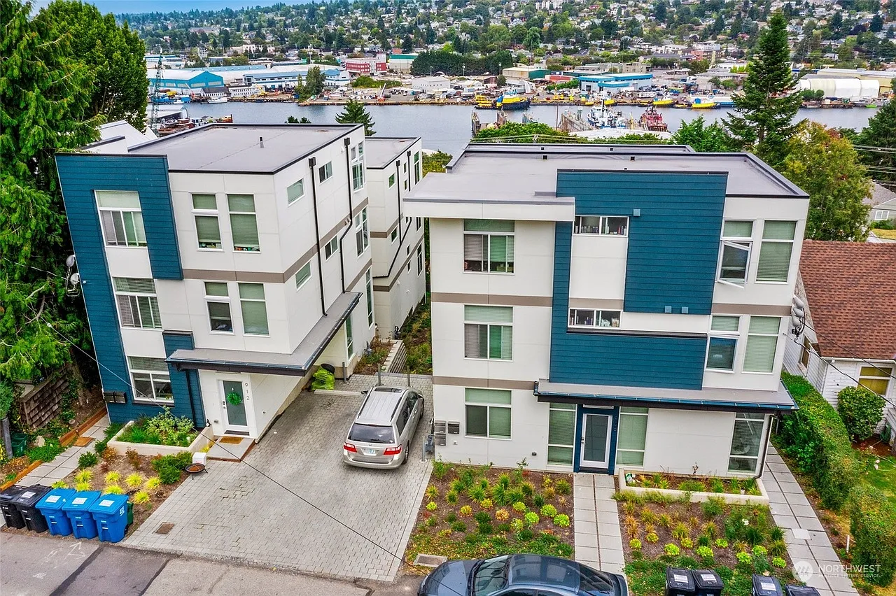9 bed, 2070 sqft, $723 — Photo 1