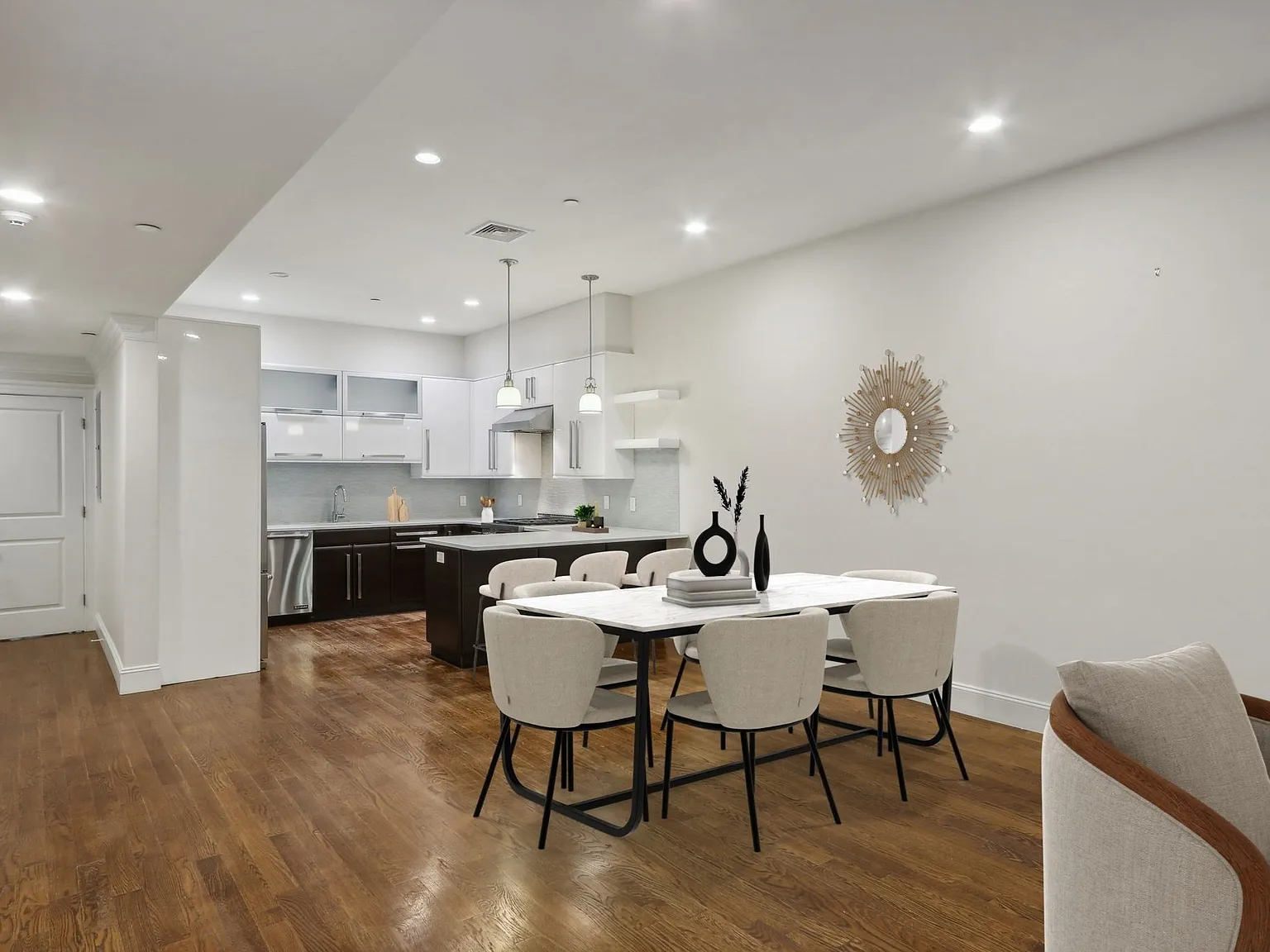 4 bed, 3252 sqft, $8,250 — Photo 2