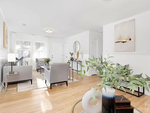 3rd image of 900 Tilden Rd